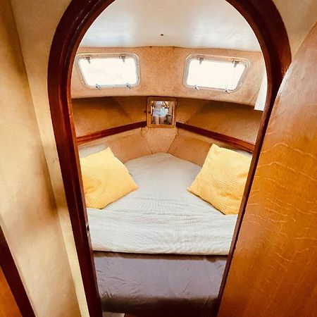 Stylish 80'S Fishing Boat Hotel Sant Adria de Besos Luaran gambar